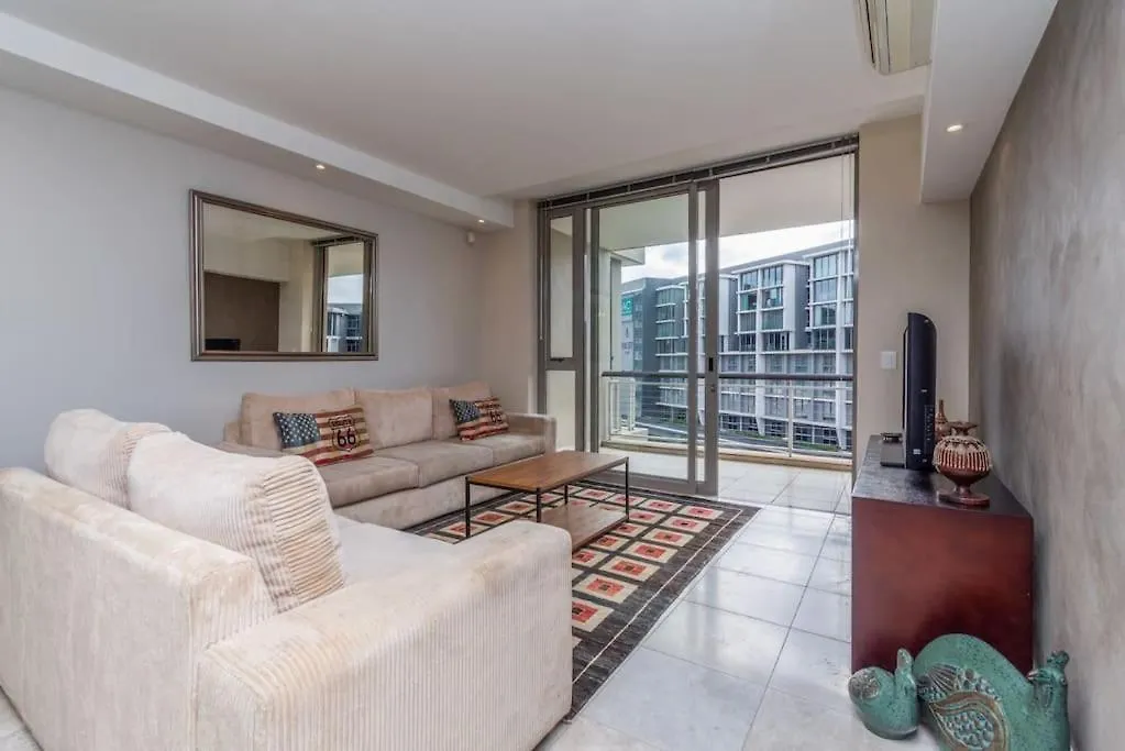 Waterfront Canal, 2 Bedroom Apartment ケープタウン