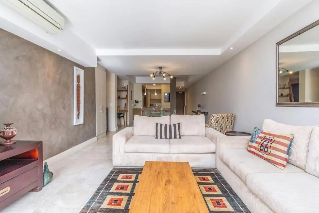 Waterfront Canal, 2 Bedroom Apartment ケープタウン