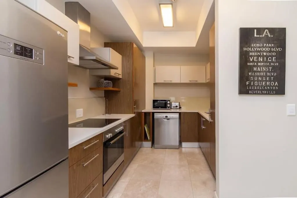 Waterfront Canal, 2 Bedroom Apartment ケープタウン
