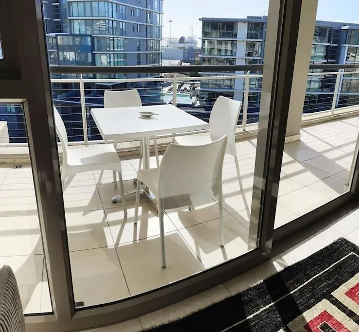 Waterfront Canal, 2 Bedroom Apartment ケープタウン
