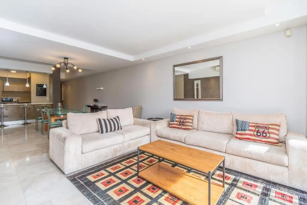 Waterfront Canal, 2 Bedroom Apartment ケープタウン